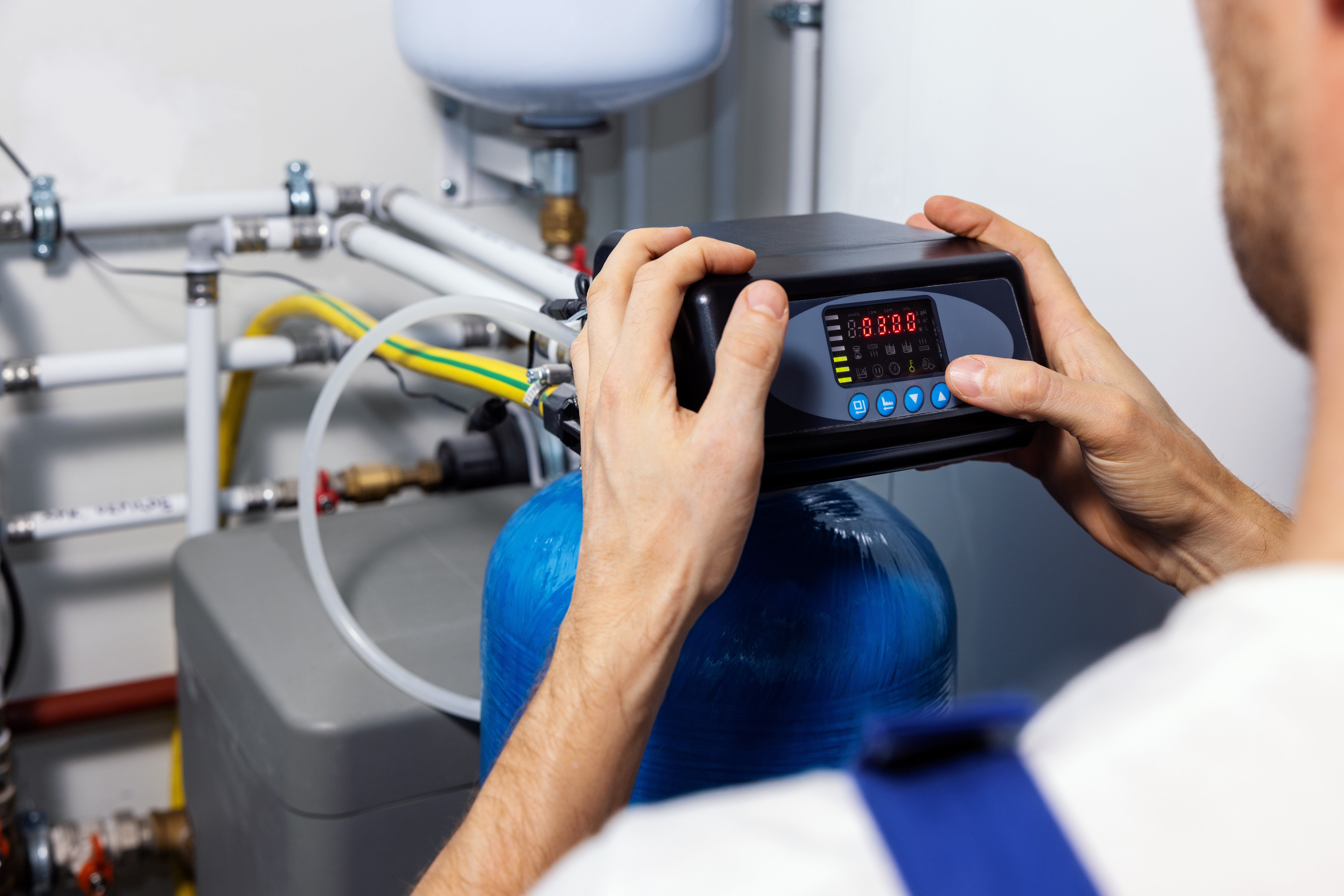 worker set up house water purification and filtration system